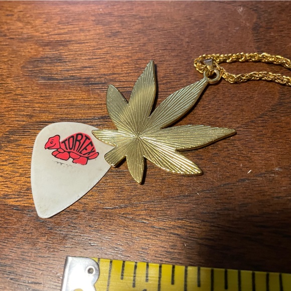 💨 Rhinestone Weed Cannabis Pendant Necklace Gold Color Chain Crab Clasp 💨 - Picture 6 of 7